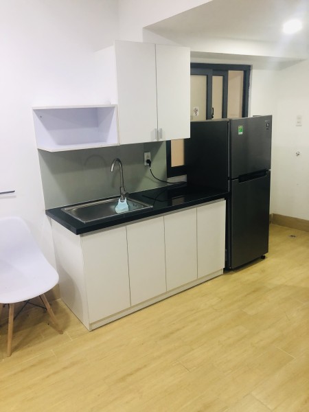 Cho thuê căn hộ full nội thất cấp trung tâm Quận 10 khu dân cư đông đúc, giá 6 triệu/tháng