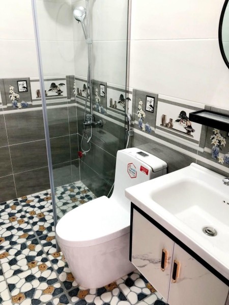 Nhà mới 5 tầng ngang 5 dài 12, bán gấp giá rẻ nhỉnh 100tr/m2 Thích Quảng Đức. Lh 037.6966.383