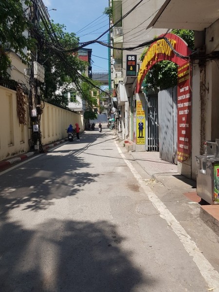 Nhỉnh 3 tỷ nhà đẹp Quan Hoa Cầu Giấy gần hồ ô tô tránh cách 20m, khu dân cư đông đúc