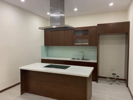 Bán nhà Ngọc Thuỵ dân xây gara ô tô diện tích 58m2, mặt tiền. 8m, giá bán 4.5 tỷ, sổ sẵn