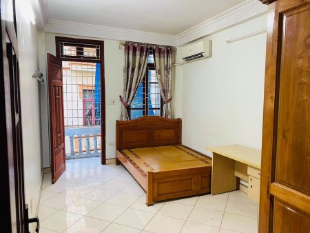 Bán nhà Trương Định, Hoàng Mai, kinh doanh đỉnh, 30Mx5T, MT 3.3m, giá chỉ 2.7 tỷ