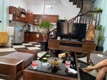 Mình bán nhà phố Ngọc Thụy, khu vực đẹp liên hệ 0967758360, pháp lý chính chủ, vào ở ngay