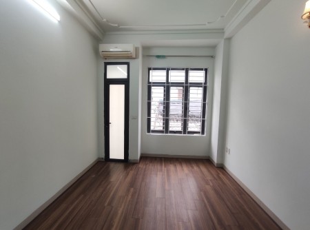Cần bán nhà phố Kim Giang, Thanh Xuân diện tích sử dụng 36m2, 5 tầng, giá bán 3,9 tỷ