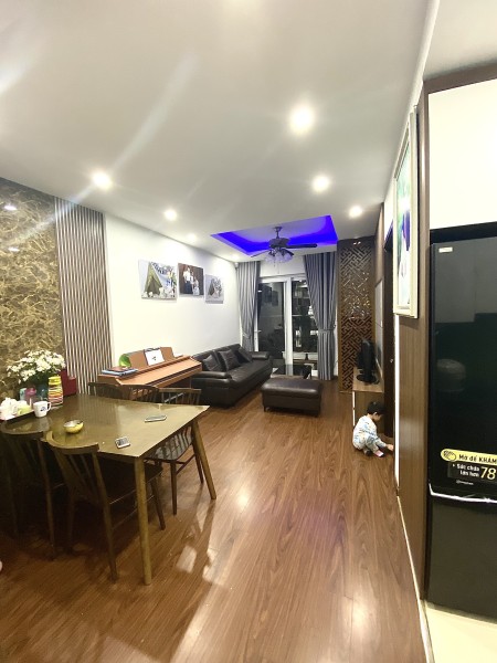 Tôi chính chủ cần bán căn hộ 2PN 2VS 72m, ban công ĐN, sổ vĩnh viễn. Chung cư 90 Nguyễn Tuân