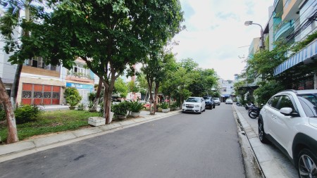 Bán nhà nguyên căn đẹp 2 mê 3 phòng ngủ giá cực sốc 2.7 tỷ, có video hường tốt, còn mới nguyên