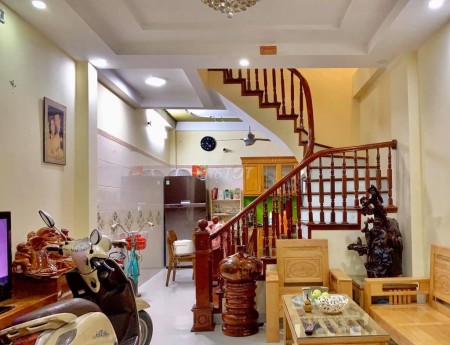 Bán nhà nguyên căn Nguyễn Khang diện tích 80m2, 4 tầng đúc, mặt tiền 4.1m, giá bán 6.9 tỷ