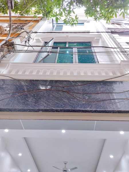 Bán gấp nhà mới 5 tầng đúc kiên cố có gara ô tô Hoàng Quốc Việt Quận Cầu Giấy, giá đầu tư