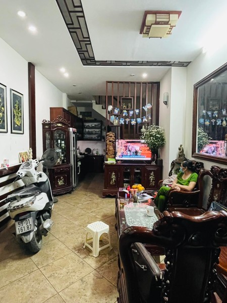 Bán nhà phố Vũ Hữu diện tích sử dụng 53m2, 5 tầng mặt tiền 3.6m, giá bán chỉ 9.5 tỷ, lhcc