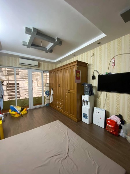 Bán nhà Phố Nguyễn Ngọc Vũ- Q. Cầu Giấy. 45M2x5T.10m ô tô tránh, tặng nội thất.