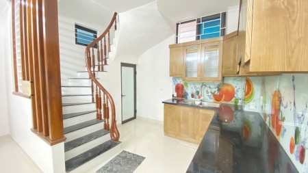 Bán nhà cực đẹp Ngõ 58 Nguyễn Khánh Toàn, Quan Hoa, Cầu Giấy. 35m2 x5T Giá 3.8 tỷ