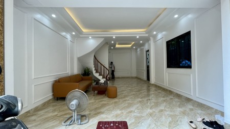 Siêu Hót nhà mới mặt ngõ KD 42m2 x7T thang máy đầy dủ nột thất Đội Cấn Ba Đình giá 7,1 tỷ