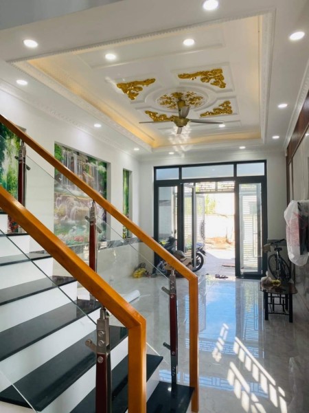Bán nhà nguyên căn chính chủ 1 trệt 2 lầu đúc trung tâm thành phố Dĩ An, giá bán 2.989 tỷ