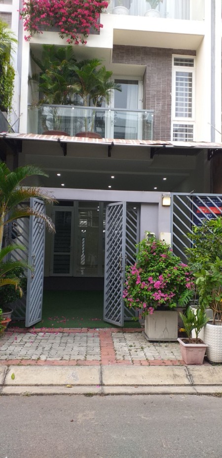 Cho Thuê nhà diện tích sử dụng 90m2 hai mặt tiền, đường Bùi Văn Ba Quận 7 giá tốt