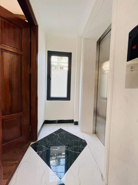Cần bán nhà Lê Văn Sỹ giá 10 tỷ , diện tích sử dụng 3.6 x14 m2 tặng nội thất, hẻm an ninh