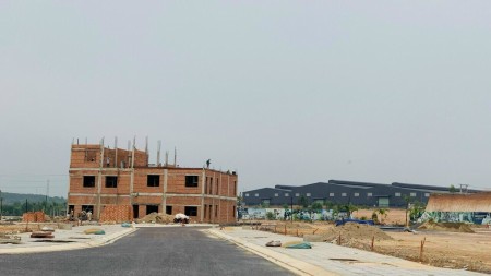Bán lô đất mặt tiền ngay khu công nghiệp sông mây diện tích 100m2 đã có sổ bàn giao ngay