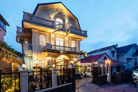Bán nhà nguyên căn mặt tiền 39A Trần Khánh Dư, Quận 1, diện tích 6,2 x 17m, giá 3 tỷ.