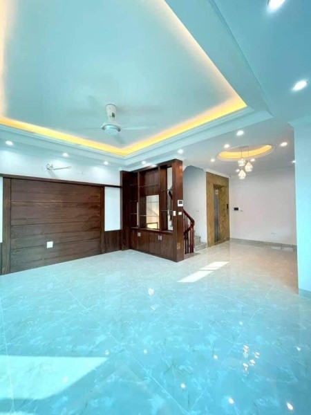 Bán nhà phố trần Duy Hưng giá trong ngõ tòa 6 tầng thang máy hầm, lửng, còn mới nguyên