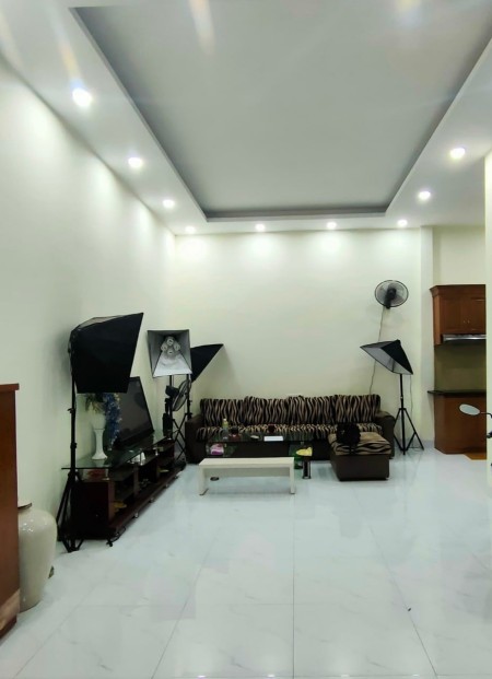 Cần bán nhà Phố Lý Nam Đế, Hoàn Kiếm diện tích sử dụng 47m2, giá bán chỉ 5,4 tỷ