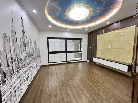 Bán nhà tuyệt đẹp cách mặt phố 20m tại Nguyễn Công Hoan, cạnh hồ Ngọc Khánh 40m2 5 tầng gía 5.6 tỷ