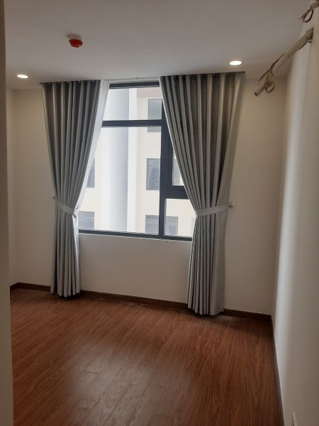 Cho thuê căn hộ Phú Đông Premier giá 7 triệu/tháng DT 68m², nhà trống, có rèm