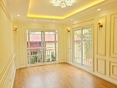 Cần bán gấp nhà nguyên căn nhà Tây Hồ Lạc Long Quân dtsd 30m2, 5 tầng đúc, giá bán 2.6 tỷ