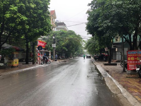 Bán tòa nhà nguyên căn làm văn phòng ngõ 214 đường Nguyễn Xiển, sổ sẵn liên hệ 0981840983