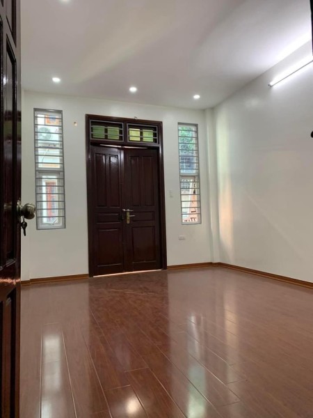 Cần tiền bán gấp nhà phố Định Công nhỉnh 4 tỷ với diện tích sử dụng 45m2 xây 4 tầng