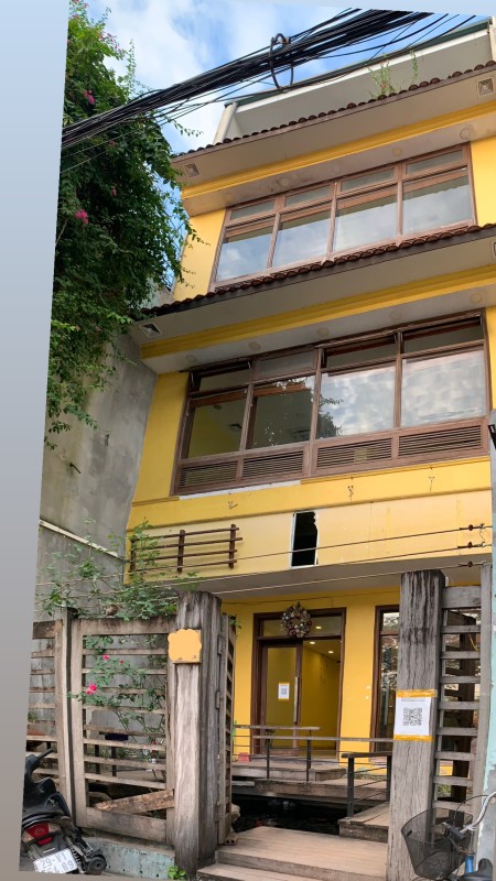 Cho thuê nhà HAI MẶT TIỀN - vị trí đắc địa View Hồ Trúc Bạch, Hồ Tây, đường Thanh Niên