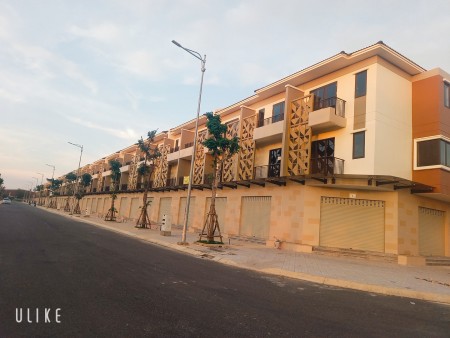Bán căn shophouse mặt tiền đường Dân Chủ giá rẻ, ngân hàng hỗ trợ tới 70%, giá 4.11 tỷ