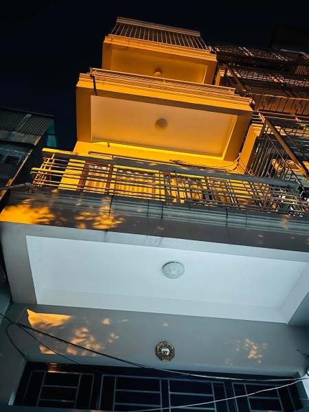 Bán nhà Ngõ 640 Nguyễn văn Cừ oto đỗ cửa diện tích sử dụng 32m2 giá bán 3,8 tỷ.