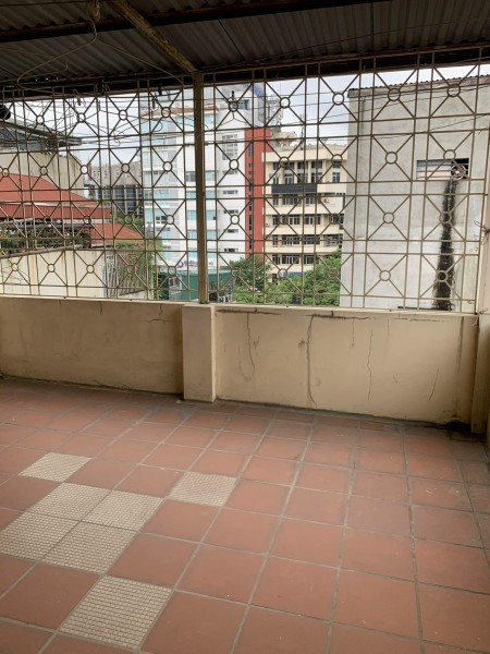 Mặt phố trung tâm bán nhà nguyên căn cơ bản vào ở luôn dt 65m2, 5 tầng, 4.1m mặt tiền 8 tỷ