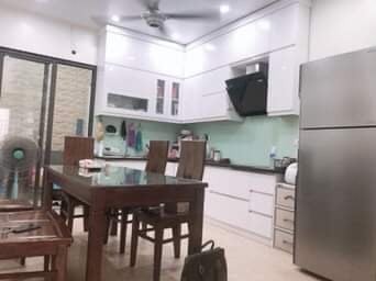 Bán nhà Thanh Am ngõ rộng, siêu thoáng, 55m2, 3,3 tỷ, nội thất đẹp, dân trí cao