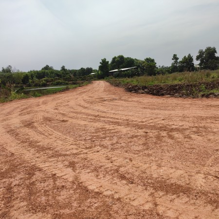 Cần tiền bán gấp miếng đất vườn 1100m2, view hồ, nằm gần KCN Sông Mây