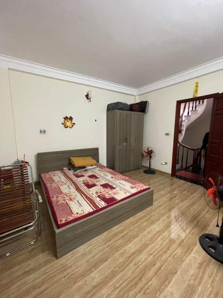 Bán nhà Vĩnh Hưng dtsd 30m2, nhà 5 tầng đúc, ngõ rộng ô tô ra vào thoải mái, tiện ích quanh nhà