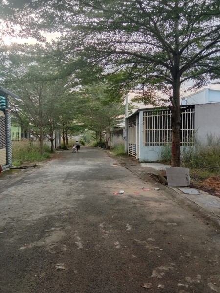 Kinh doanh thủy sản thua lỗ tôi bán lỗ 200m2 đất đô thị và 16 phòng trọ cạnh chợ khu công nghiệp KD