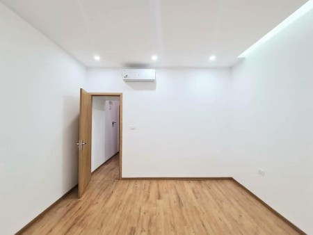 Cần bán gấp nhà nguyên căn trước tết duy nhất 102 đường lớn xe ra vào, 4 tầng đúc kiên cố