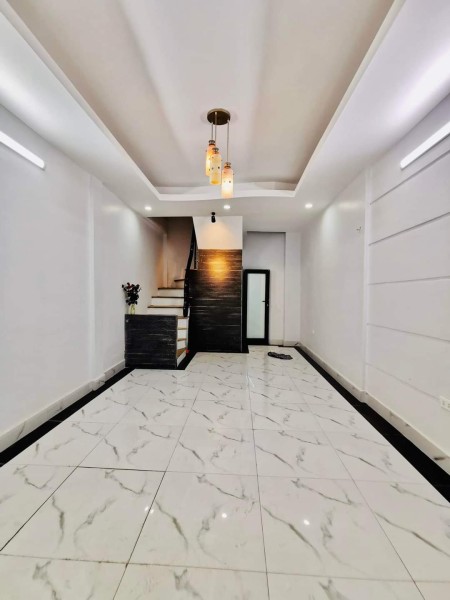 Nhà nguyên căn đẹp ở ngay Lê Văn Lương, Thanh Xuân Dt 28m2, 5 tầng, mt 4m giá 3,45 tỷ