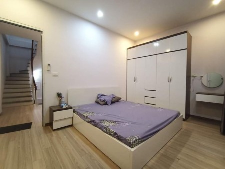 Bán nhà Quận Long Biên đúc kiên cố 5 tầng, liên hệ 0973687942 giá tốt đầu tư sinh lời