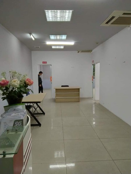 Chính chủ cần cho thuê văn phòng mặt phố chùa Láng Quận Đống Đa, giá tốt, tiện ích đầy đủ