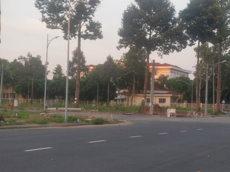 Bán lô đất xây biệt thự, mua đầu tư gần công viên quảng trường trung tâm quận Bình Thủy