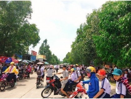 Cần tiền kinh doanh bán gấp đất 210m2 gần QL13 khu dân cư đông tiện kinh doanh