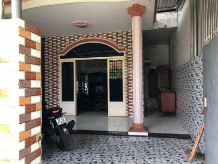 Bán nhà Xuân Thới Sơn Hóc Môn, sân trước rộng thoáng mát, nhà đẹp chỉ việc ở, giá tốt