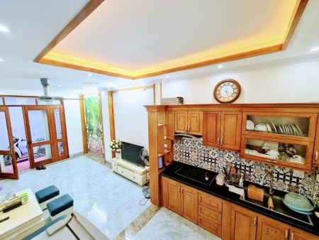 Cần bán gấp nhà Đền Lừ mới chưa ở diện tích sử dụng 40m2, 5 tầng, giá bán nhanh 5.5 tỷ