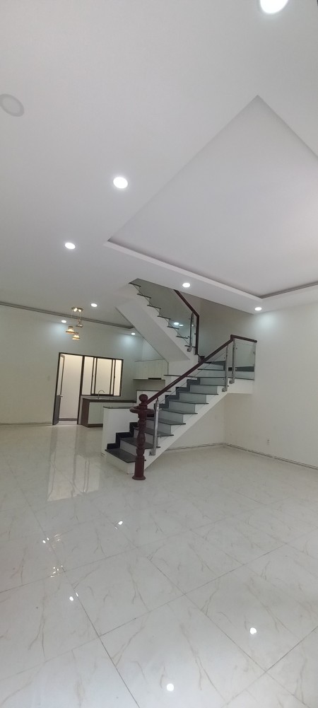 Bán nhà nguyên căn kiến trúc đẹp 1 trệt 1 lầu gần chợ Bình Chánh, hoàn thiện dọn vào ở ngay