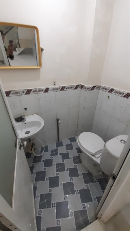 Bán Nhà ngay chợ Tân Thuận Quận 7 hẻm thông 2m7 giá bán chỉ 2.5 tỷ, sổ chính chủ