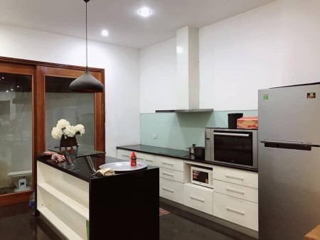 Bán nhà lô góc ô tô tránh cách 5m, xe ra vào thoải mái nhà đẹp ở ngay, đúc 5 tầng mới nguyên