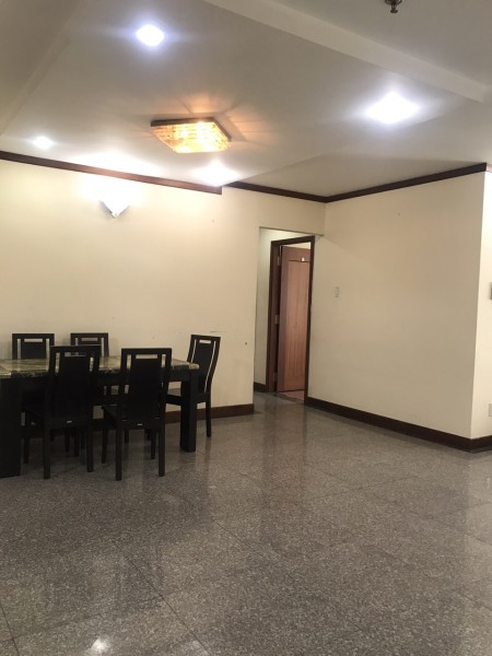 Tôi cần tiền nên muốn bán nhanh căn hộ trong chung cư Giai Việt Hoàng Anh, số 856 Tạ Quang Bửu