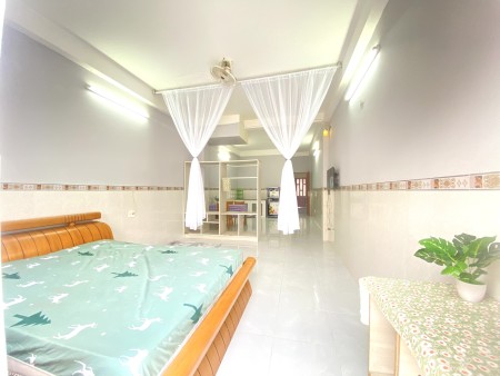 Căn hộ diện tích 60m2, ban công full nội thất, free 1/2 tháng, free nước, nét, giá 6tr5