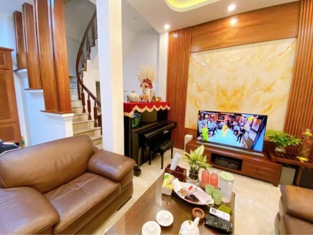 Bán nhà Hoàng Mai, ô tô đỗ cửa, hiện đại rộng rãi, diện tích 50m2 4 tầng chưa đến 5 tỷ