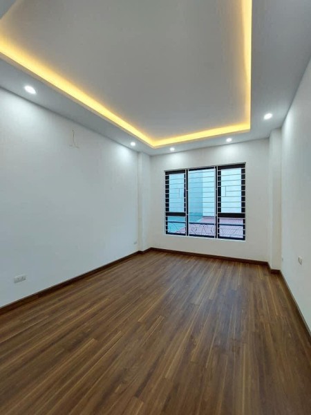 Hàng hót Khương Đình, nhà mới 5 tầng 10m ra tới phố 40m, mặt tiền 4m, giá bán 4 tỷ